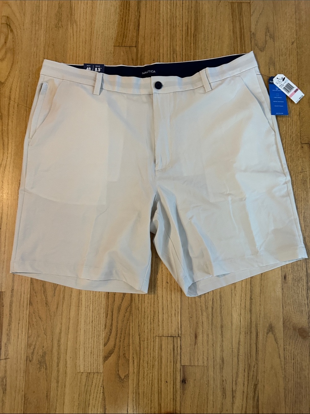 Nautica Men's Light Cream Flat Front Performance Shorts size 40.  8.5” Inseam